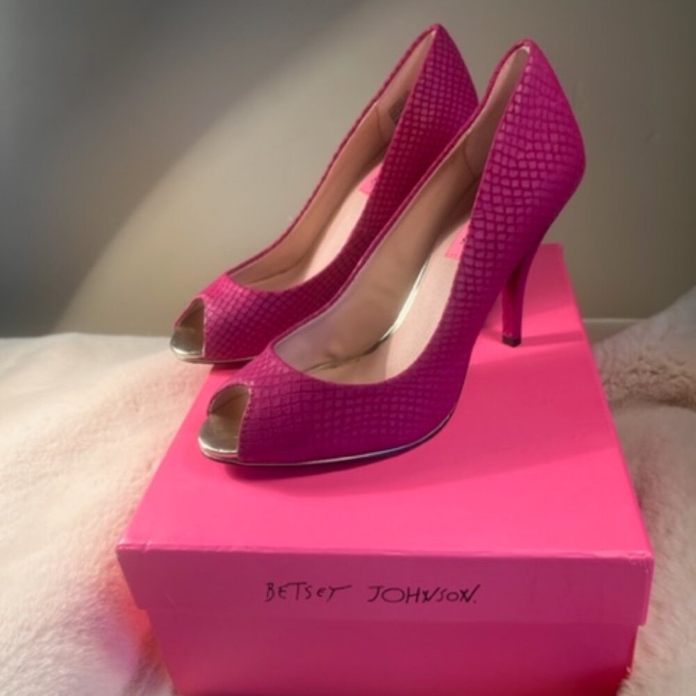 Betsey Johnson kitten heel pumps